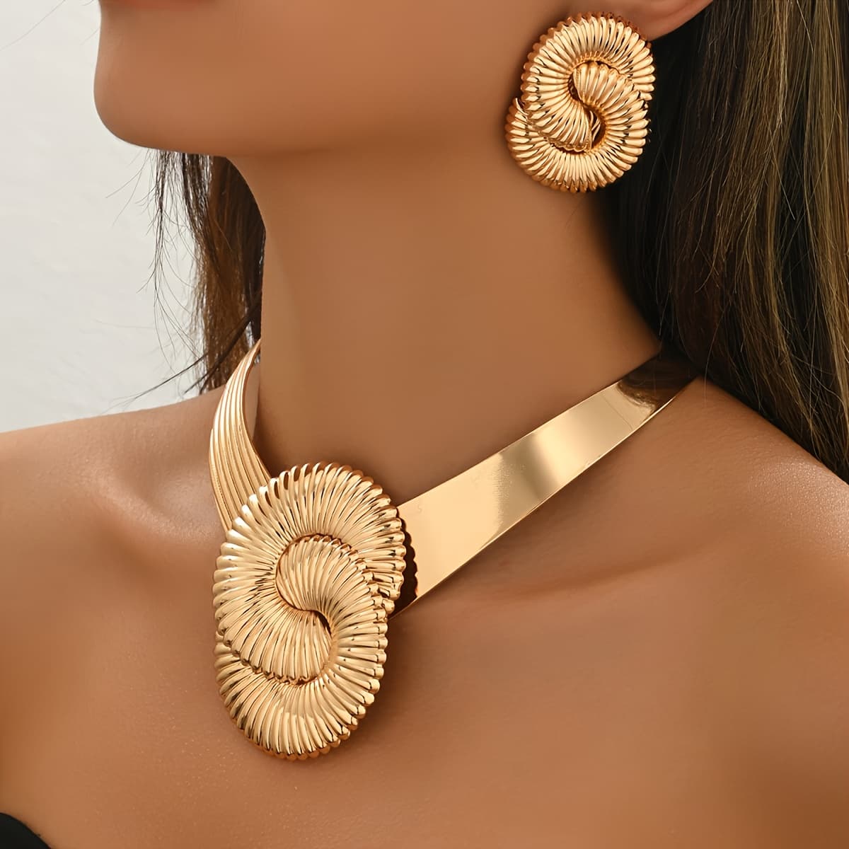 Set Of 3 Fashionable V-shaped Golden Metal Hoop Earrings Elegant 8 Shape, Perfect For Daily Wear, Dates, Or Office Use, Versatile Additions