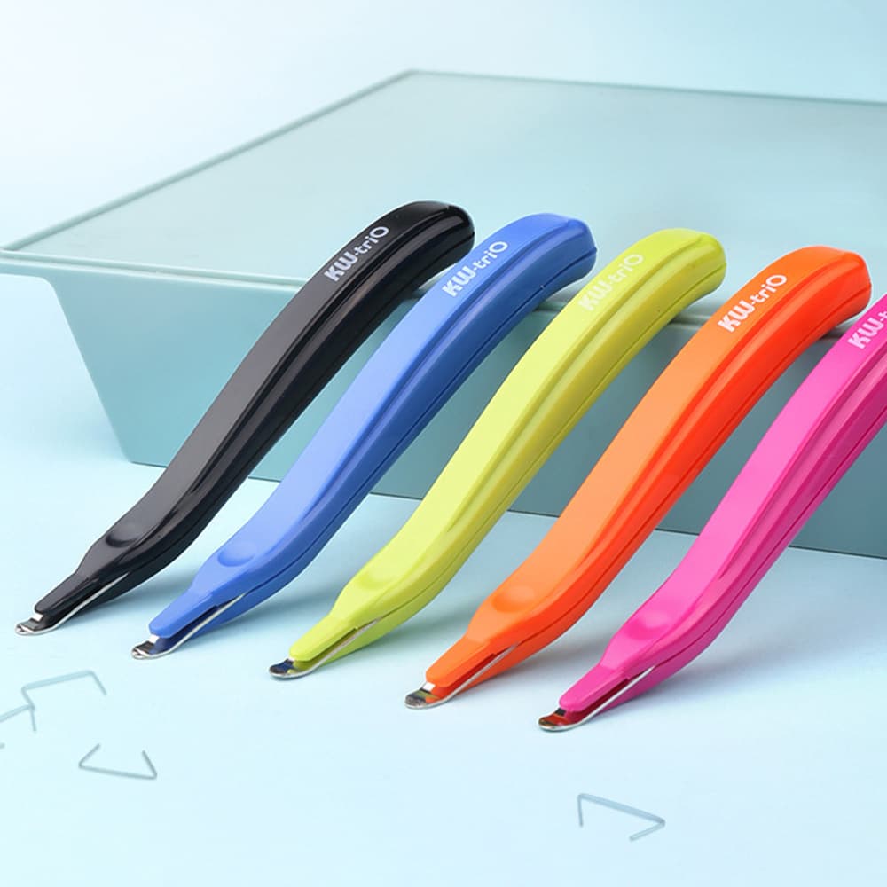 1pc Pen-shaped Staple Remover Random Color