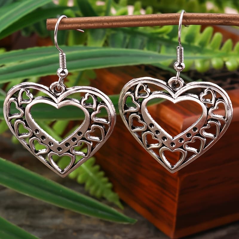 A Pair Exquisite And Fashionable Hollow Out Heart-shaped Ear Hooks, Low Allergenicity, Suitable For Daily And Party Wear